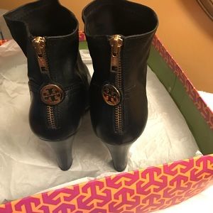 Tory Burch Leather ankle bootie